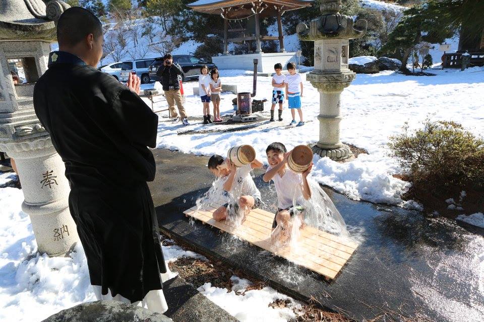 煩悩を捨て去る大寒禊