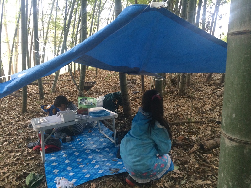 雨の森で･･･　森のようちえん