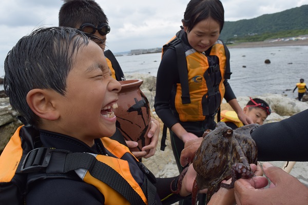 生き物を触ってみよう