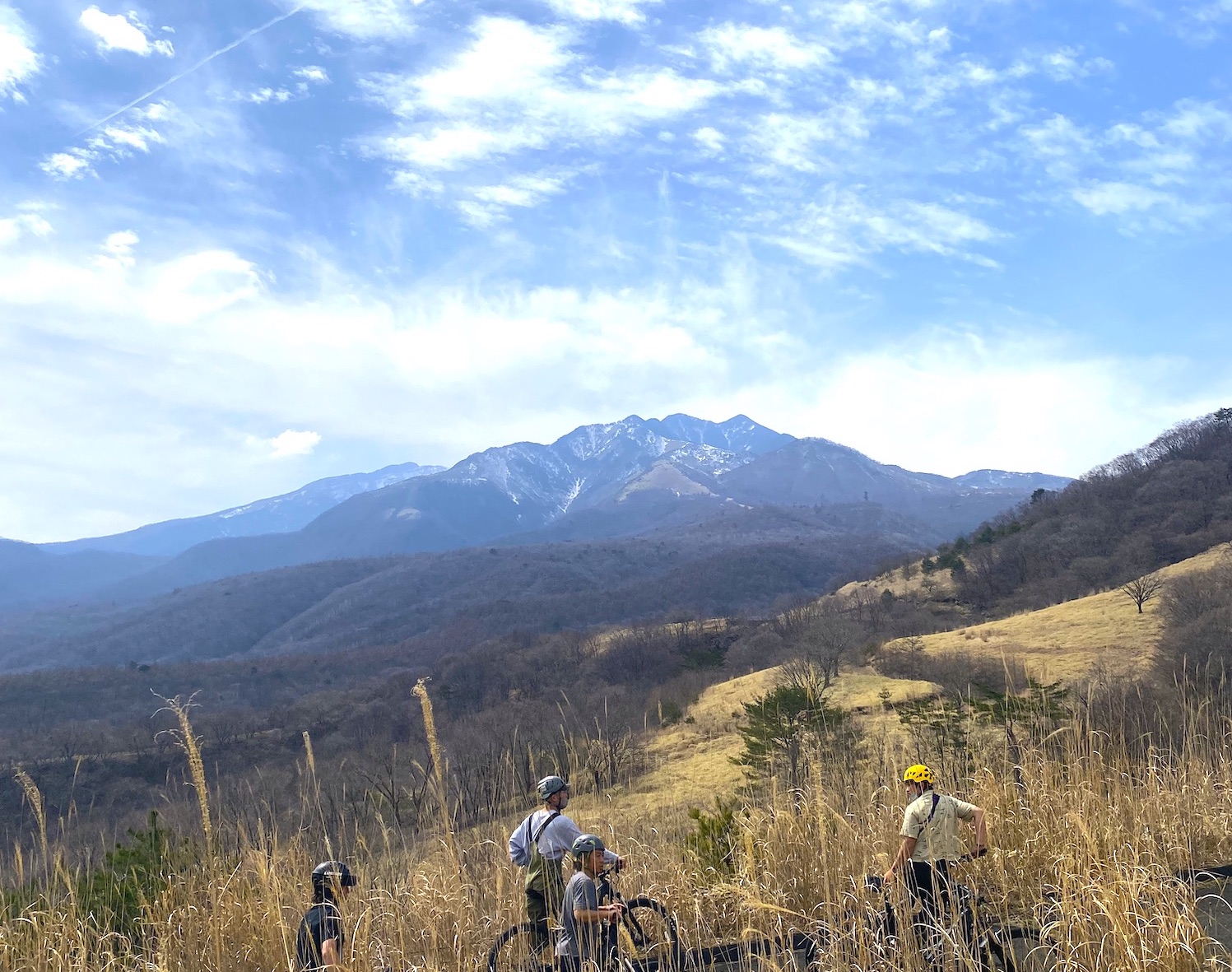 紅葉の日光連山と霧降高原の滝と出会うeバイクツアー