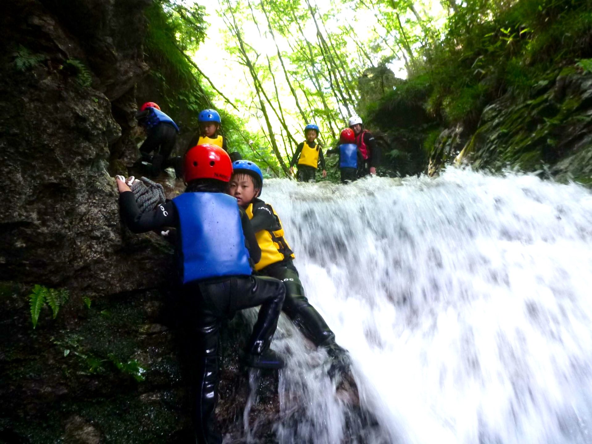秘密の滝を目指す沢登り 　-冒険の夏休み第１弾-