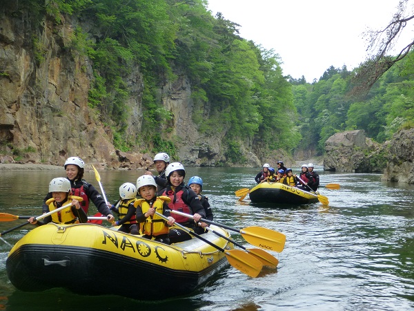 水かけ祭りだ　川旅ラフティング